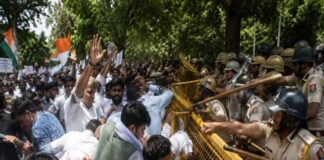 जंतर-मंतर पर गरमाया आंदोलन, प्रदर्शनकारियों पर लाठीचार्ज, दिल्ली में बढ़ा तनाव