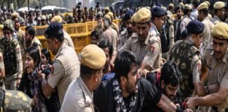 दिल्ली में प्रदर्शनकारियों पर पुलिस का एक्शन, कई हिरासत में; चप्पे-चप्पे पर सुरक्षा
