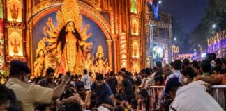 कोलकाता के दुर्गा पूजा पंडाल में भगदड़, 19 की मौत; दशहरा की भीड़ में खुद को और परिवार को ऐसे रखें सुरक्षित