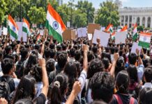 कनॉट प्लेस से मंडी हाउस तक हलचल, तिरंगा मार्च के बीच अभिजीत दीपके और नेहा बोरा हिरासत में
